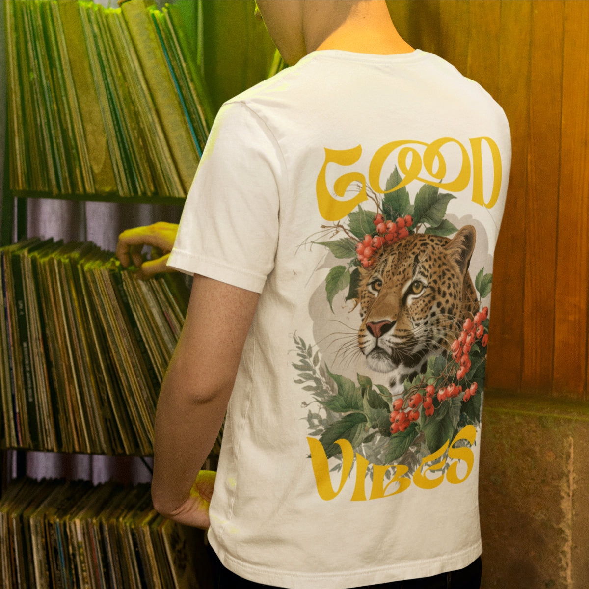 Weiße UNISEX T-Shirts mit Rückenaufdruck "Good Vibes"