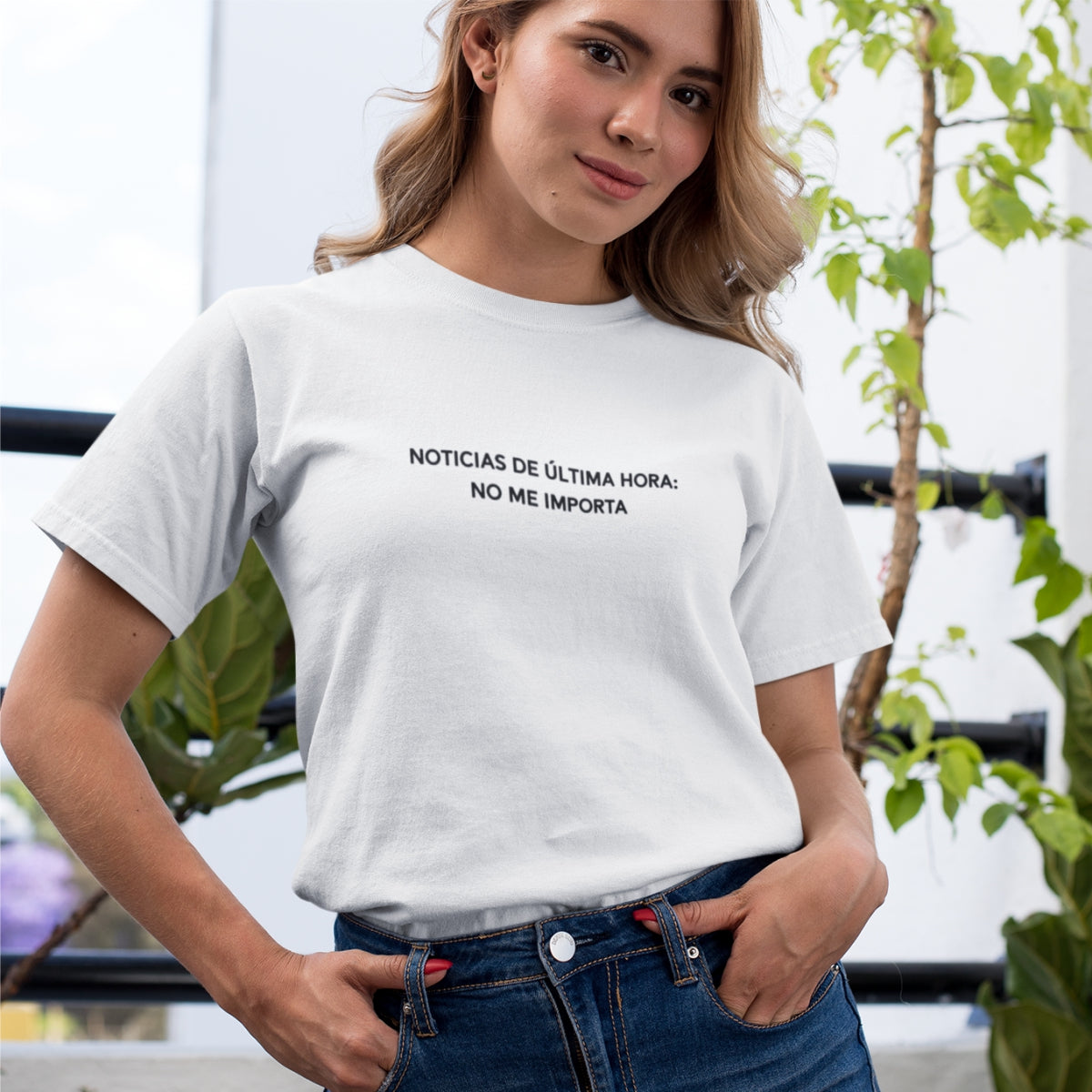 White Unisex T-shirt Noticias