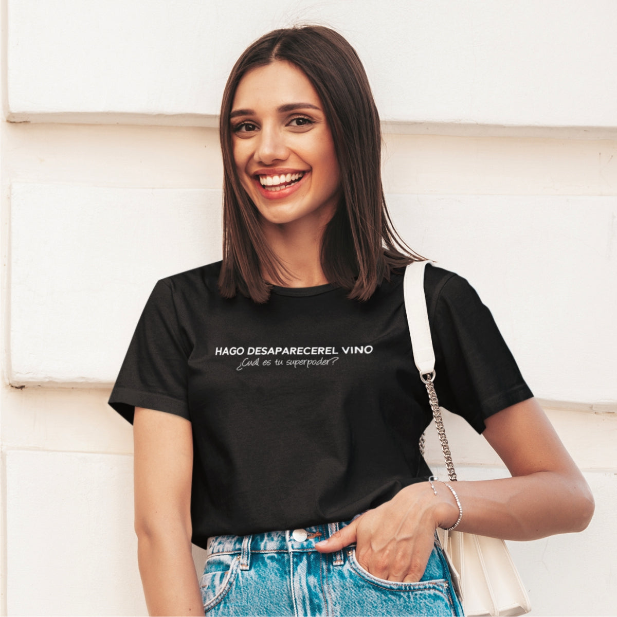 Black Unisex T-shirt Hago decaparece el vino