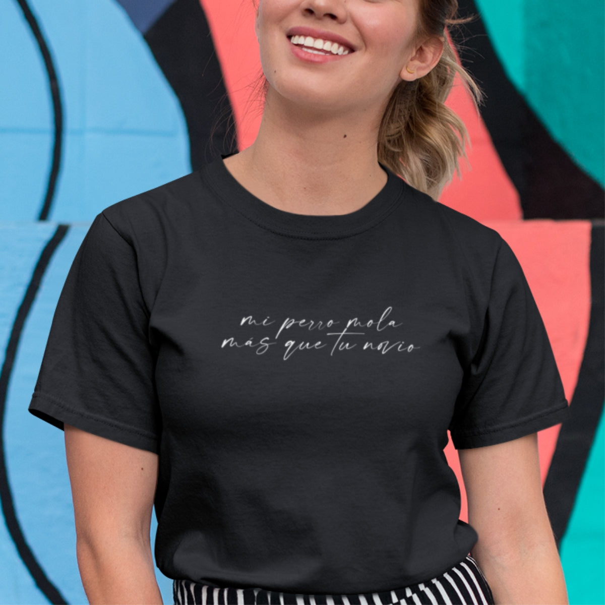 Black Unisex T-shirt Mi perro sabe